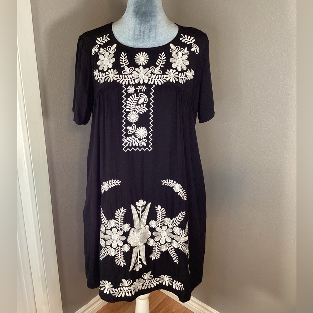 Elegant Black Floral Embroidered Dress